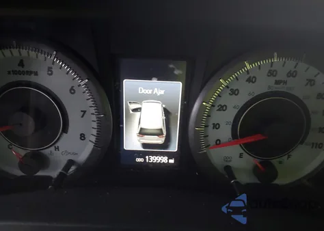 2018 Toyota Sienna Se 8 Passenger из США, поврежденный, VIN 5TDXZ3DC3JS926031